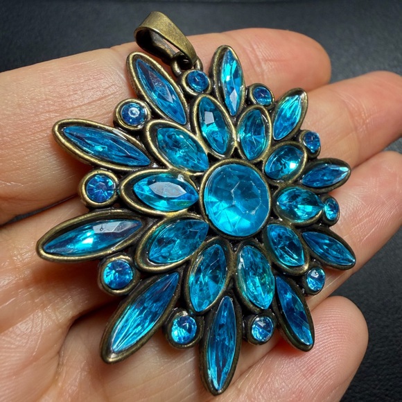 Vintage Style Blue Crystal Star Snowflake Sunburst Pendant - Picture 5 of 7